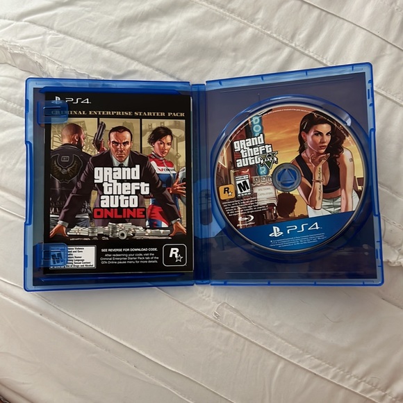 Grand theft Auto 5 ps4 game - Picture 2 of 3